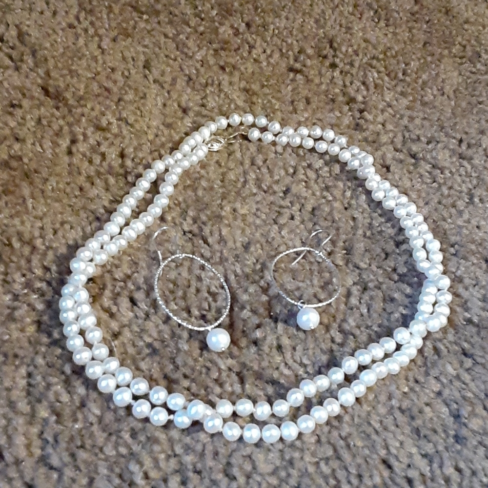 Real pearl necklace with pearl earrings
